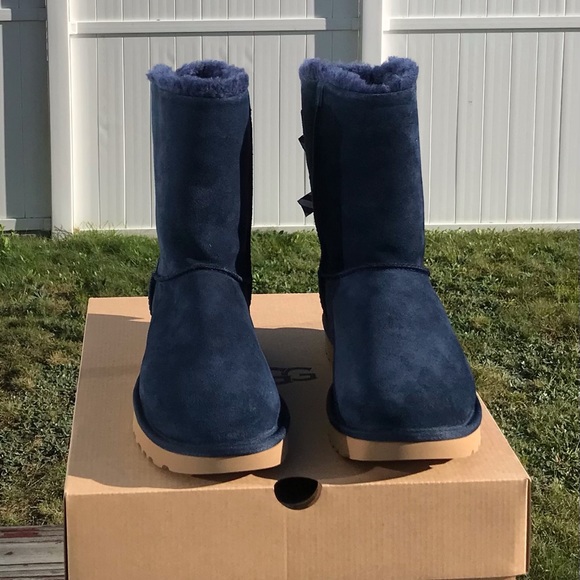 UGG Bailey Bow Diagonal Stripe Boot - Picture 5 of 10